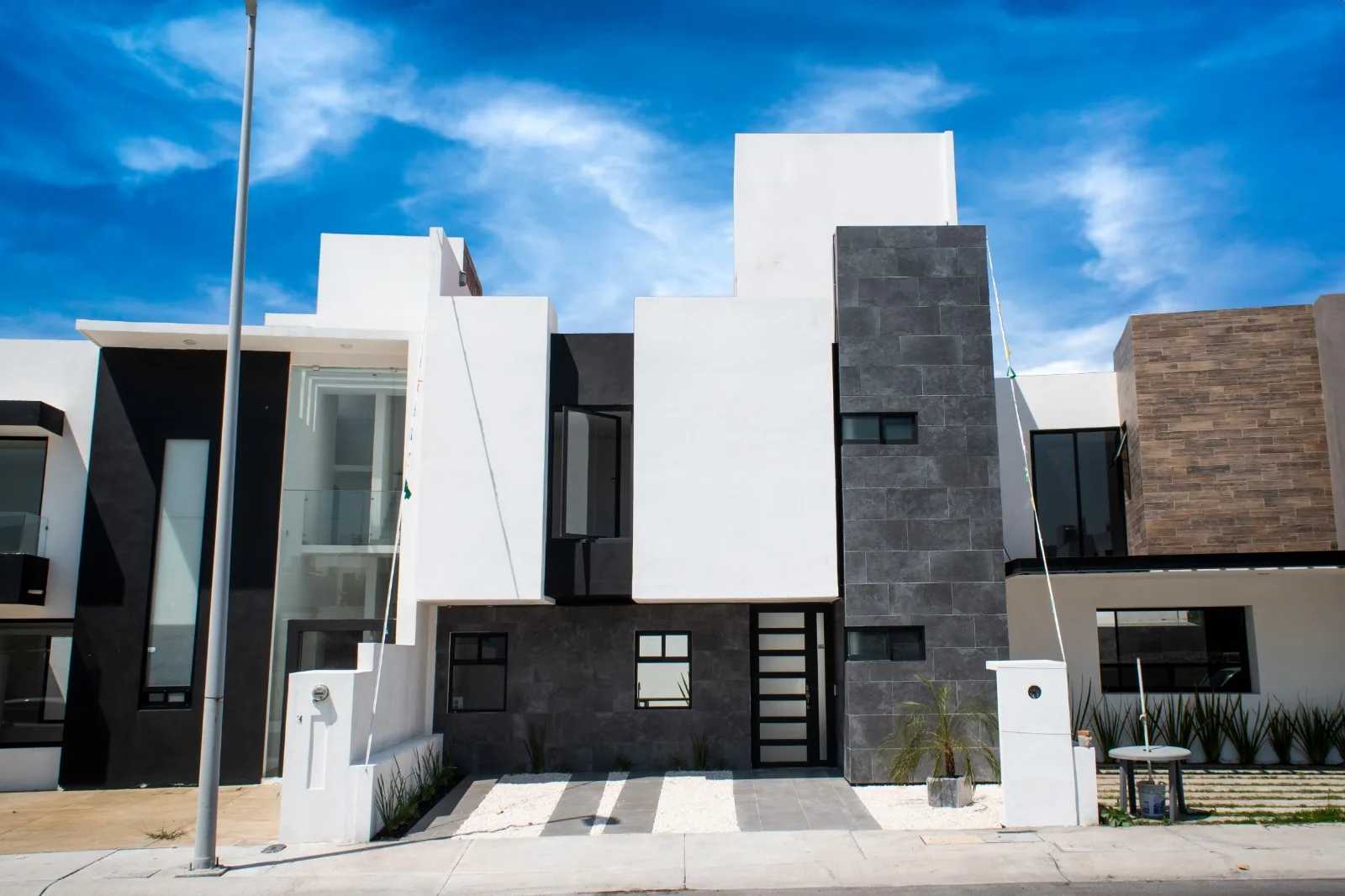 Casa QB-03 — fachada construida, El Marqués, Querétaro