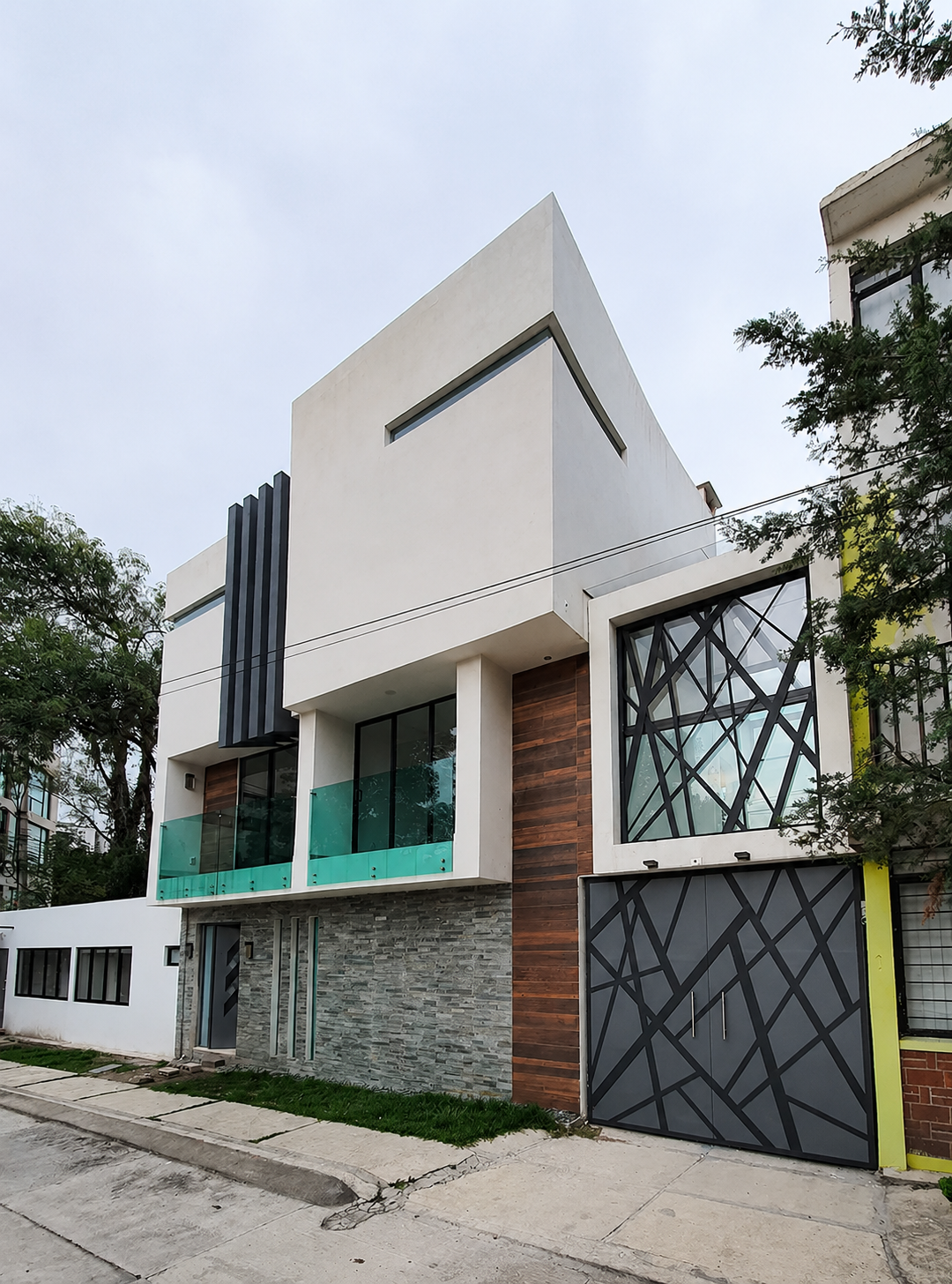 Casa para Navidad — fachada, vista lateral