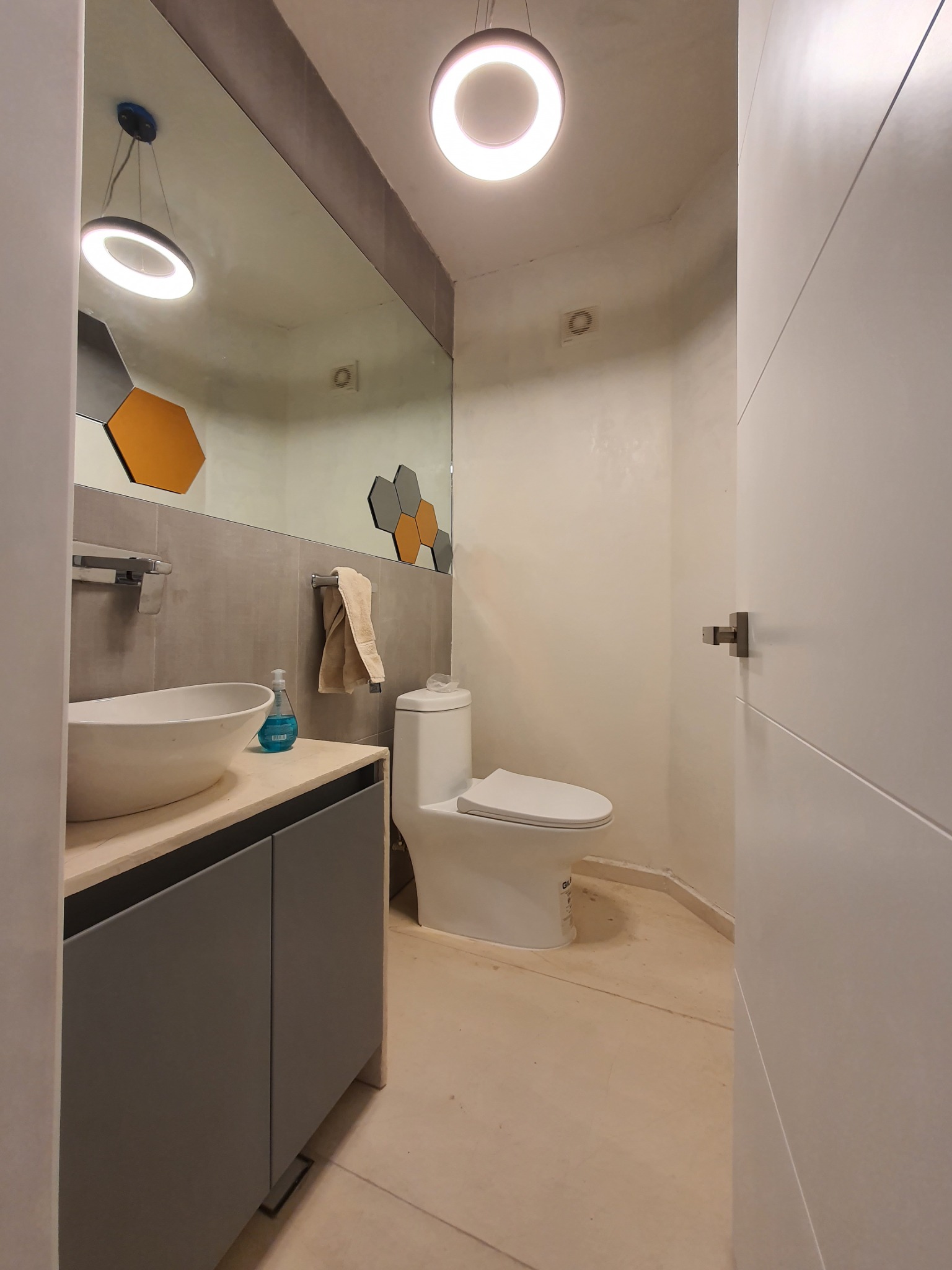 Casa para Navidad — medio baño