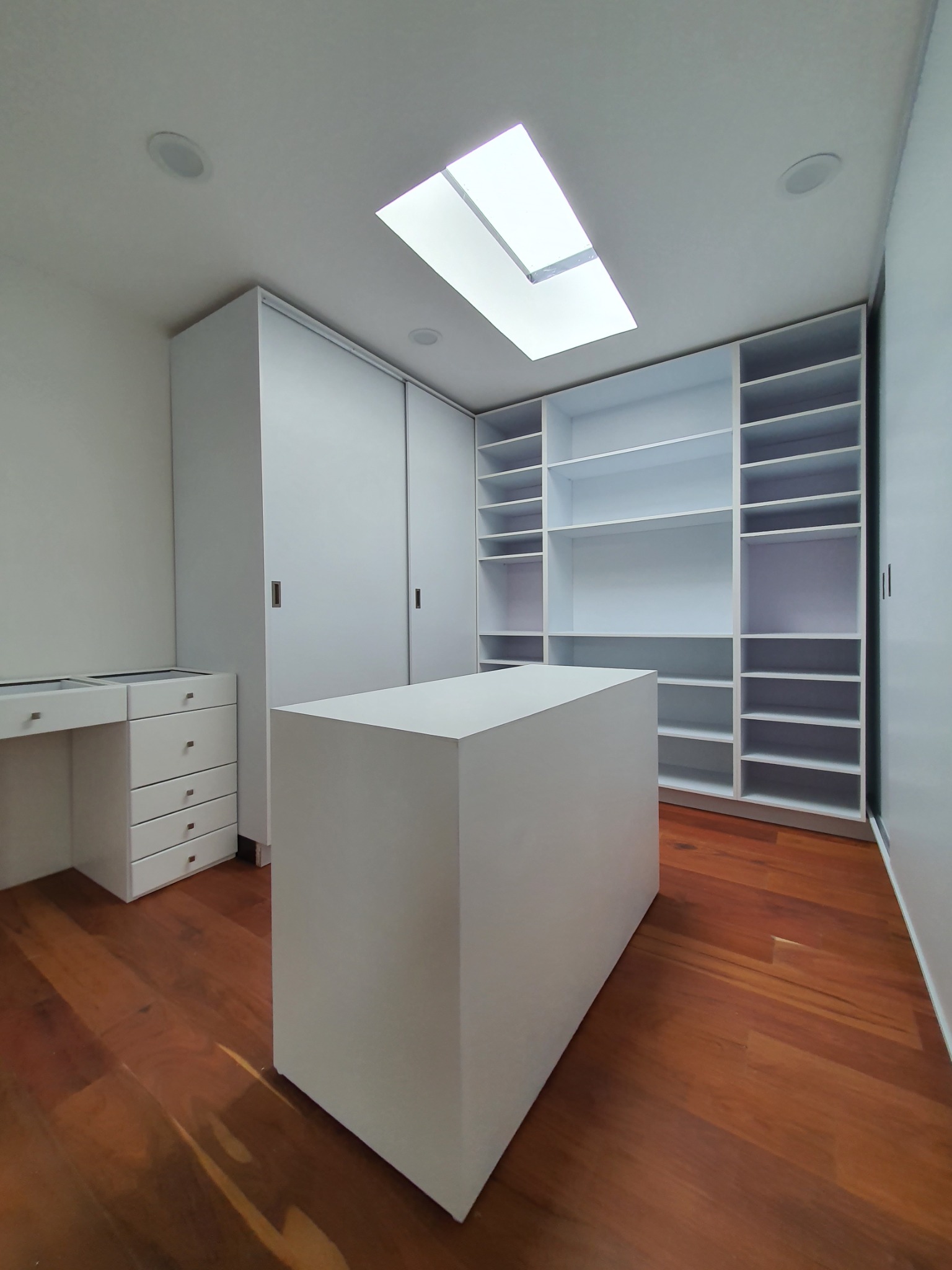 Casa para Navidad — vestidor, vista frontal