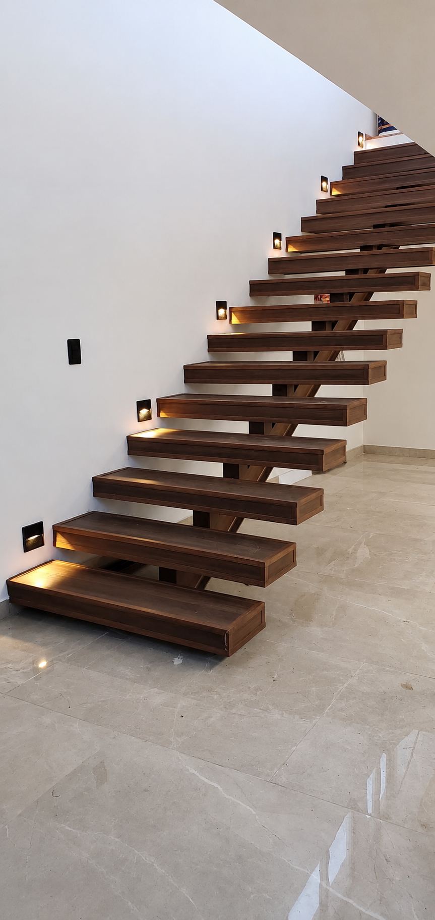 Residencial Sayavedra — escalera
