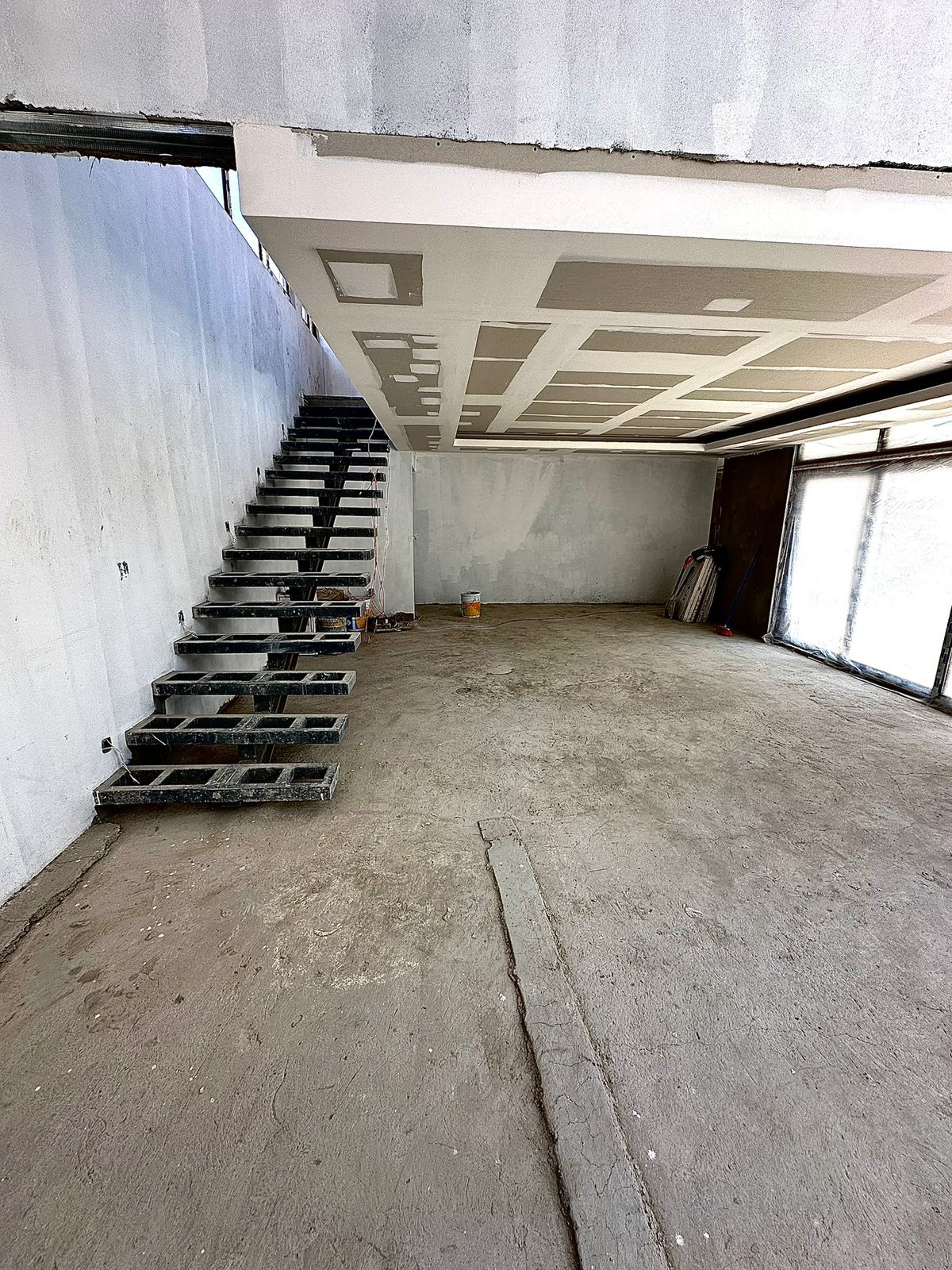 Residencial Sayavedra — escalera metálica en proceso
